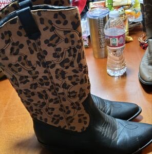 AD TEC USA MADE BOOTS Leopard Print and black Western Boots size 8p